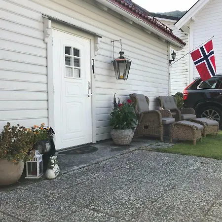Koselig Landsbyhus I Nordfjord Nordfjordeid Exterior photo