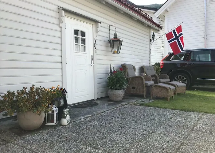 Koselig Landsbyhus I Nordfjord